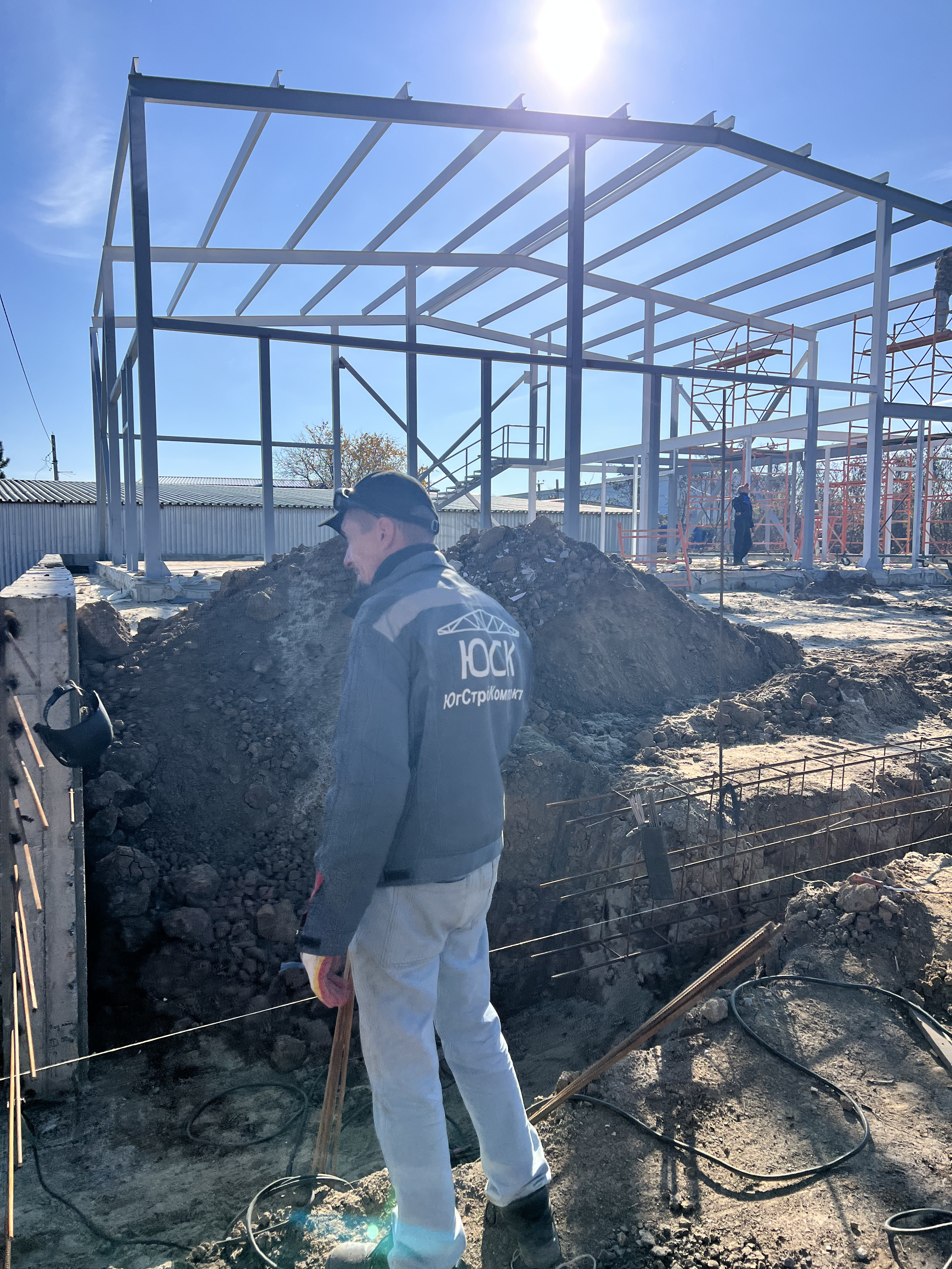 Каркасные ангары из черного металла в Ростове